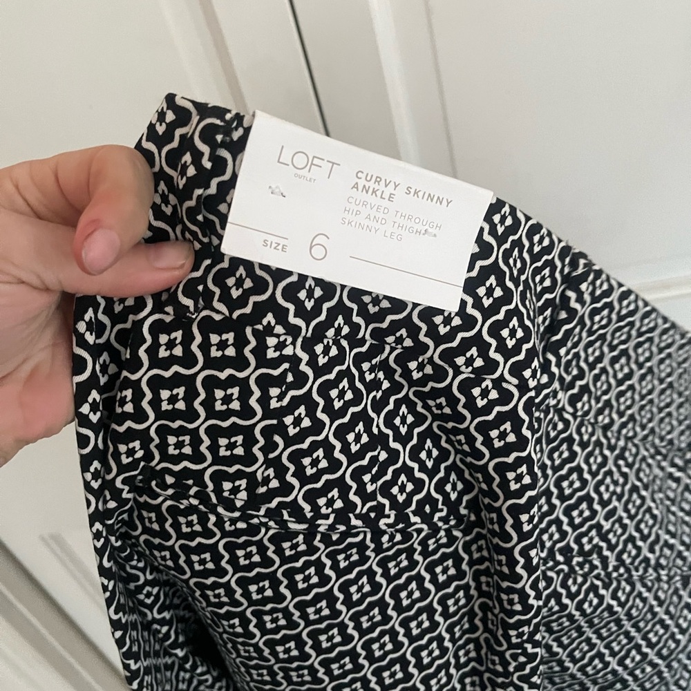 LOFT Pants purchased the wrong size so they are brand new! NEEDS TO GO